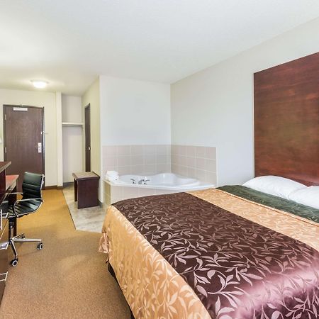 Super 8 By Wyndham Innisfail Eksteriør billede