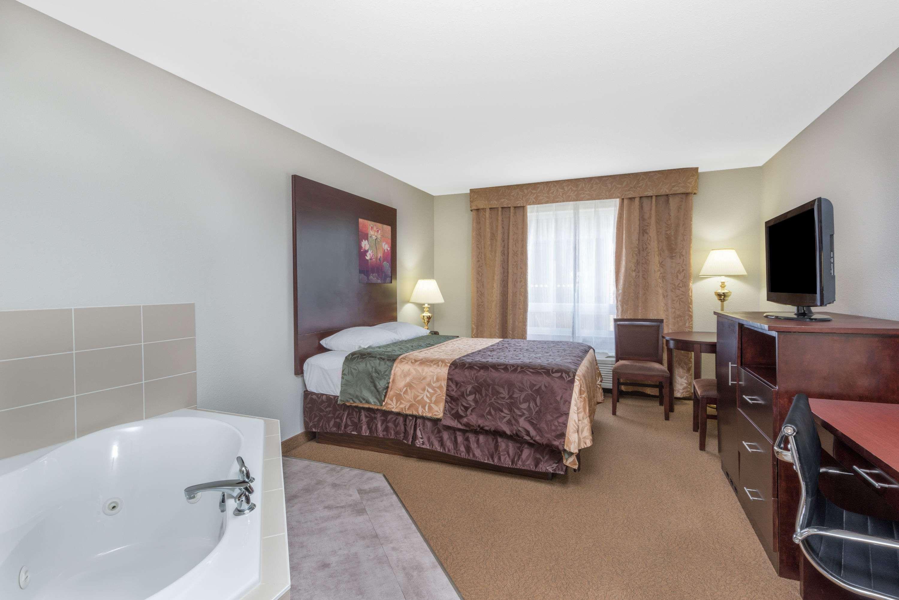 Super 8 By Wyndham Innisfail Eksteriør billede